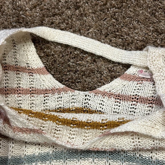 !RARELY WORN! Juniors cropped knitted sweater - Picture 2 of 5